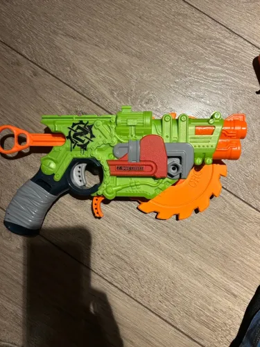 Lançador Nerf Zombie Strike