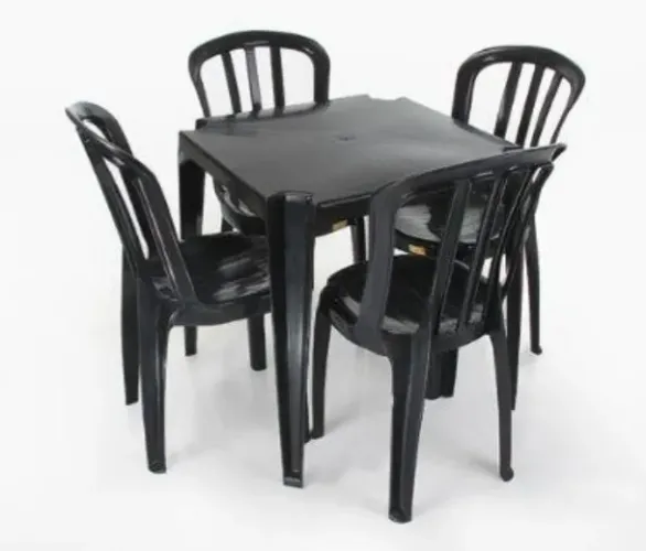 Conjunto 1 mesa e 4 cadeiras plásticas para Lanchonete super resistentes