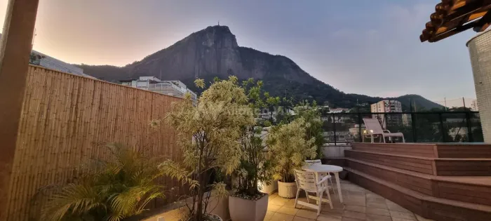 Cobertura na Lagoa com 4 qaurtos, sendo 2 suítes e uma expecional vista