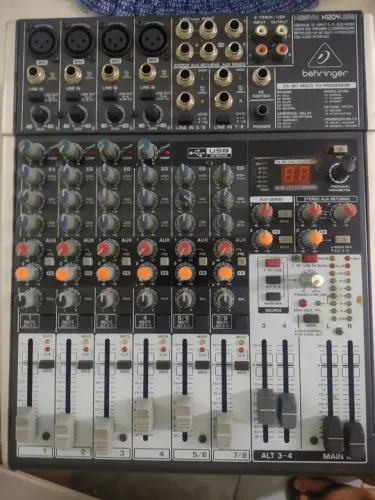Mesa de Som Behringer Xenyx 1204 USB