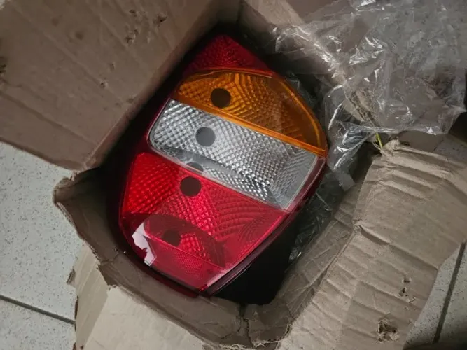 lanterrna traseira do fiat palio.