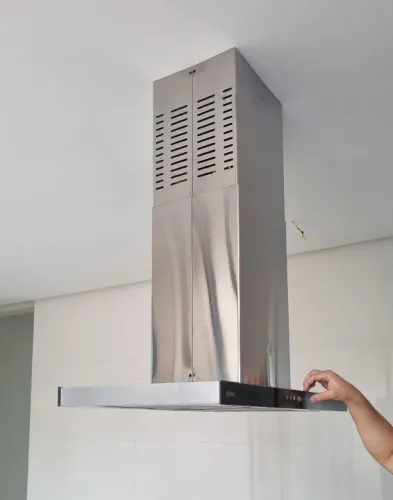 Instalação profissional em coifa ilha !