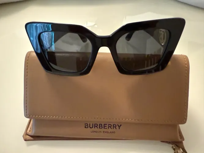 Óculos burberry preto original 