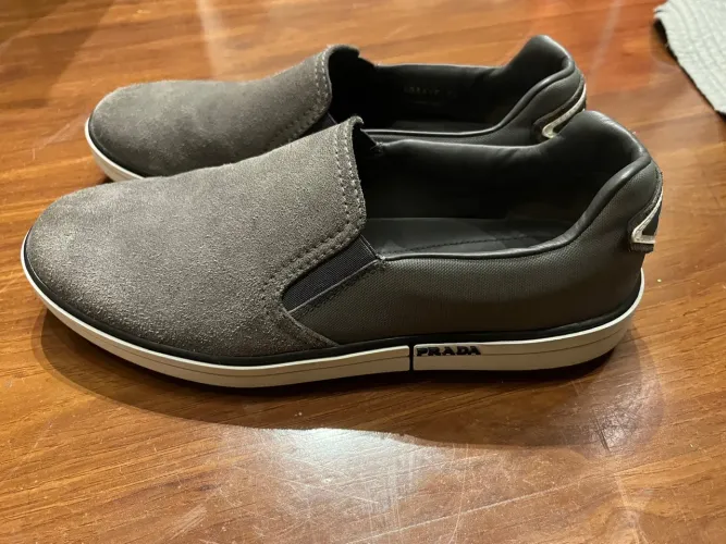 Tênis Prada slip-on cinza, Tamanho 40