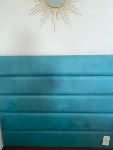 Cabeceira de cama estofada azul turquesa