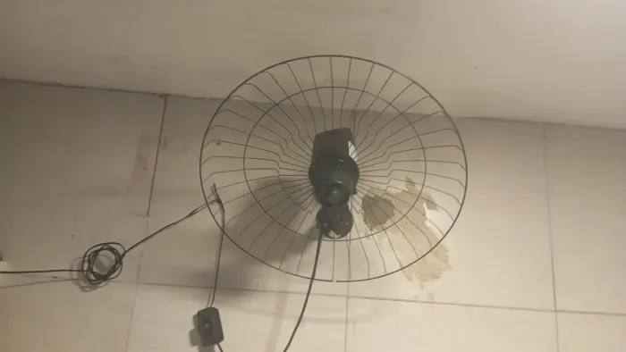 Vende se um ventilador grande