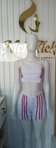 Apresentamos o conjunto fitness branco, perfeito para seus treinos com estilo e conforto! 