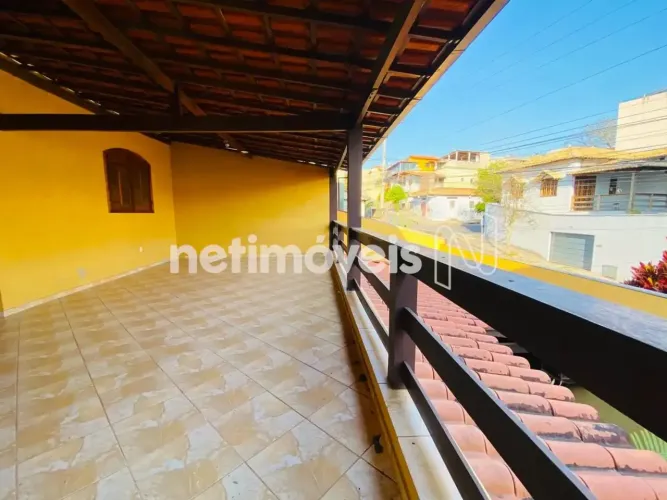 Casa 4 quartos, suíte, varandão, terraço, aceita financiamento, reformada, 3 vagas e quint