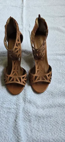 Sandália Soulier Detalhe Vazado - Marrom