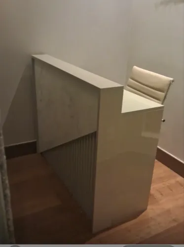 Balcão para recepção de salas e escritórios 