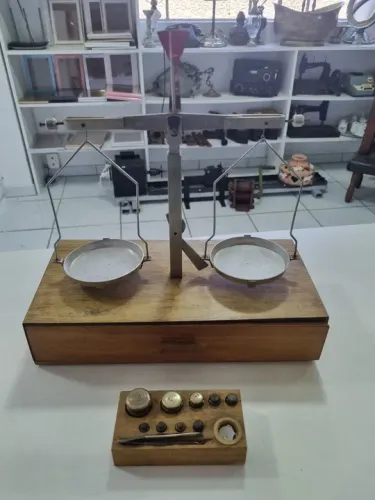 Balança de Precisão Antiga para Cozinha