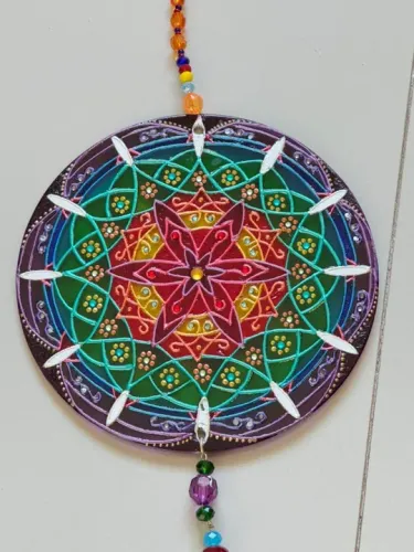 Mandala em vidro pintada à mão