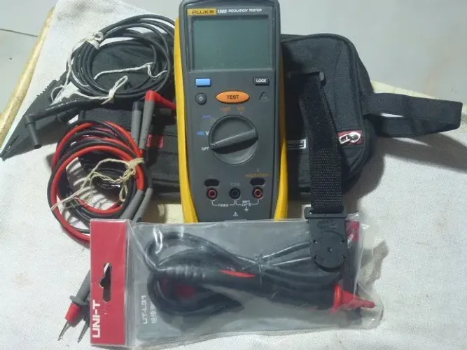 MEGOMETRO FLUKE 1503
