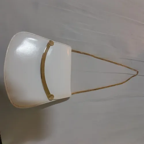 Bolsa para festa ou casamento branca na caixa