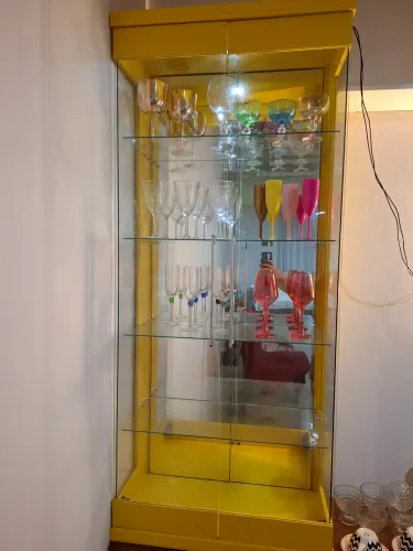 Cristaleira de Vidro Amarela Imcal c/ LED e Espelho (+ Taças)
