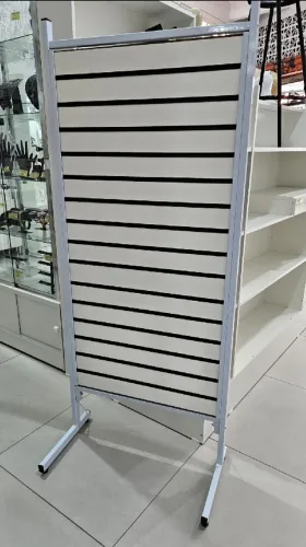 Expositor Canaletado Novo - Parcelamos no cartão de crédito