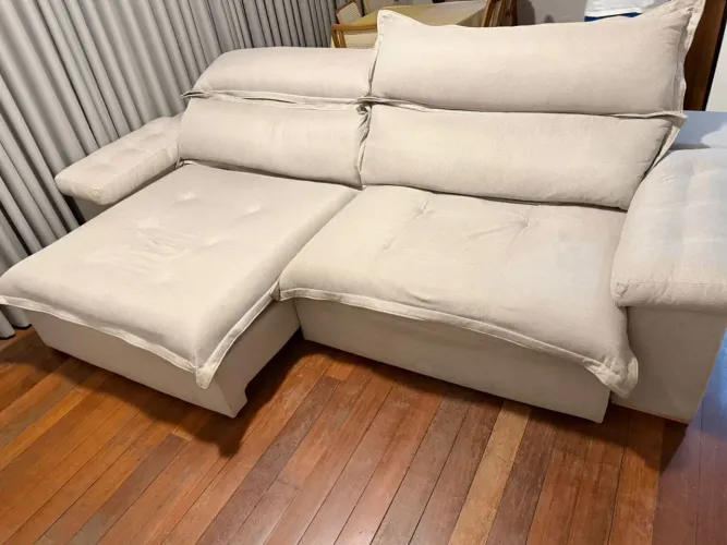 Sofá reclinável e retrátil