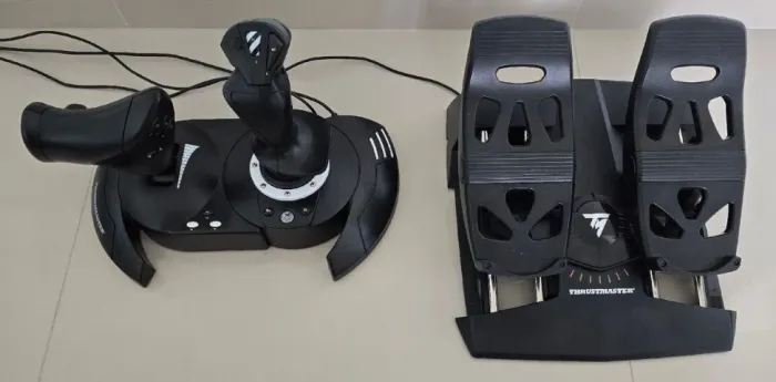 Thrustmaster T-Flight HOTAS & Rudder Pedals COMPLETO para PC, XBox S Series X/S e XBox One
