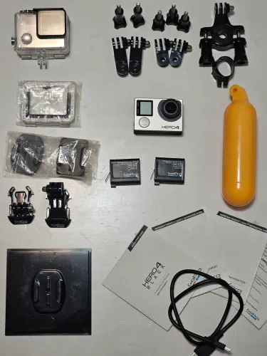 GoPro HERO4 Black + Kit Completo de Acessórios - Excelente Estado!<br>(LEIA A DESCRIÇÃO!)
