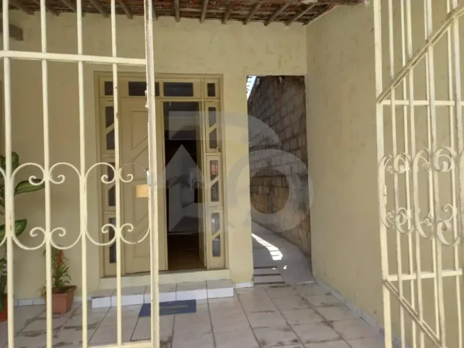 Imóvel para venda possui 198 metros quadrados com 3 quartos em América - Aracaju - SE