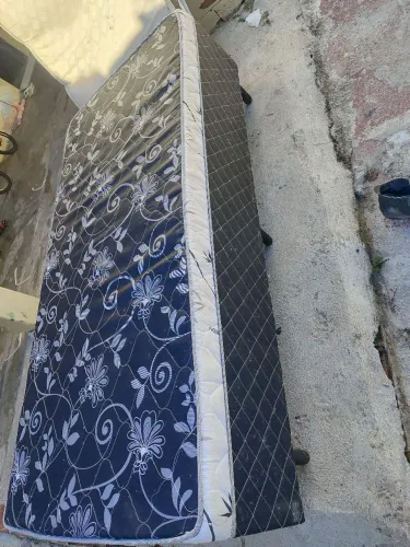 Cama de solteiro colchão de mola 300 entrego com taxa