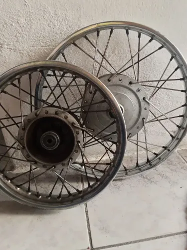 Vendo par de rodas por 250,00 bis 125