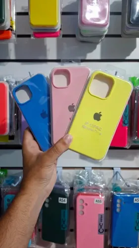 Capas de silicone coloridas, macias e com encaixe perfeito. 