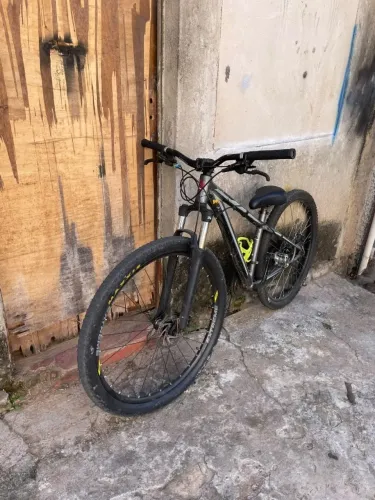 Bicicleta Aro 29 Specialized com Freios Shimano