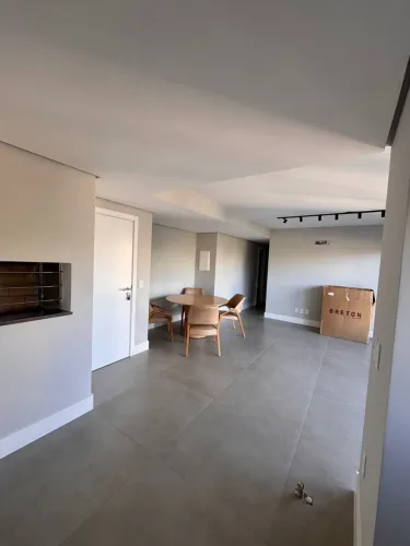 Oportunidade - apartamento novo de dois quartos, com sacada, pertinho da praça da Encol.