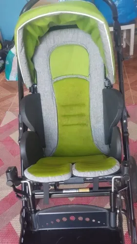VENDO UMA CADEIRA DE RODAS KIMBA EM BOM ESTADO DE USO