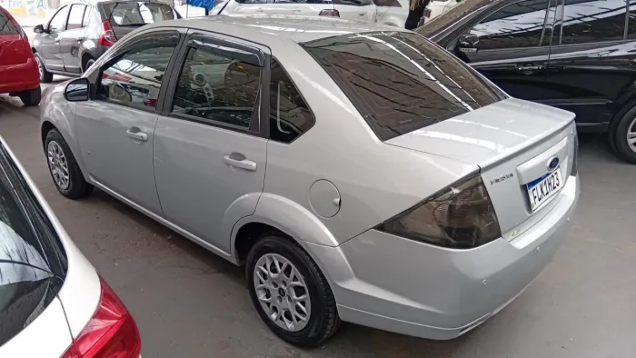 Ford Fiesta Sedan SE 1.6 8V Flex 4P 2014