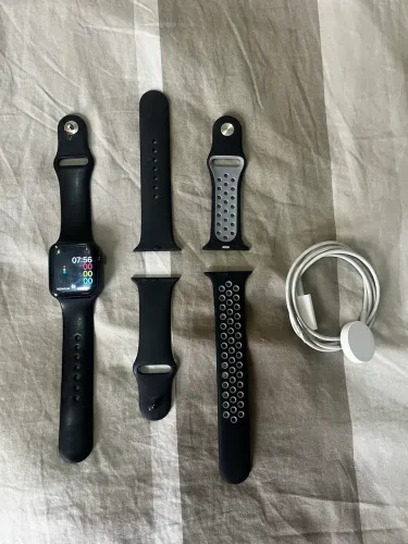 Apple Watch SE GPS + Cellular - Caixa meia-noite de alumínio - 40 mm