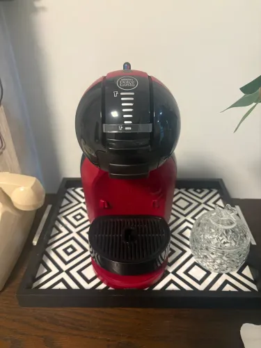 Cafeteira Dolce Gusto Mini Me Vermelha e Preta