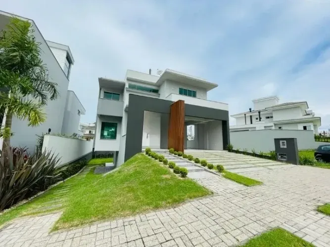 Casa 4 Quartos com 2 Suítes e 300m² - Pedra Branca - imv