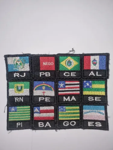 12 bandeirinhas de estados