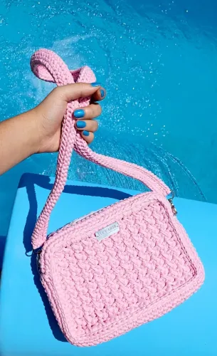 Bolsa de crochê média rosa bebê