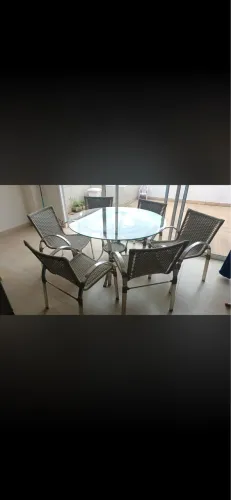 Vendo mesa de alumínio trancada em junco