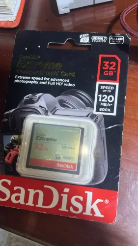 san disk 32G extreme compact flash card na embalagem