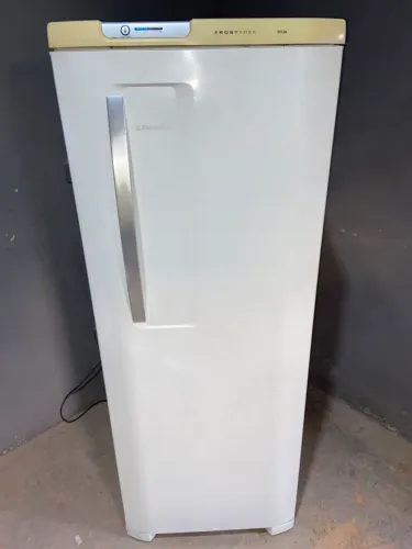 Geladeira Electrolux frost free semi nova. $550