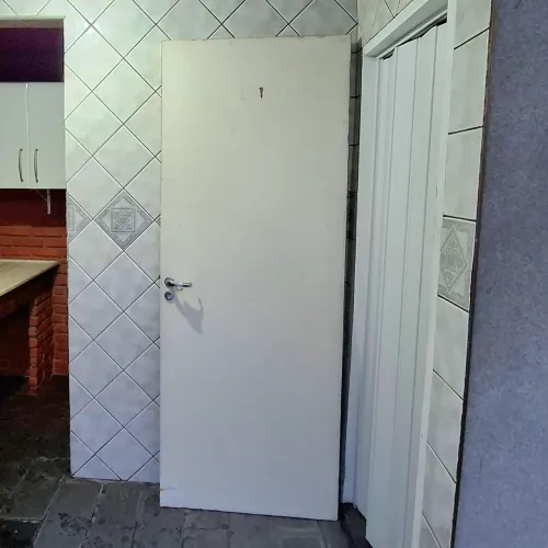 Porta de Madeira Residêncial com Fechadura