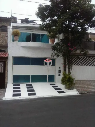 Sobrado com 420m² localizado no Parque Selecta em São Bernardo do Campo/SP.