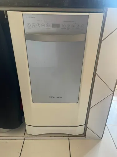 Lava-Louças Electrolux 9 serviços e Painel Blue Touch 127 V LE09B