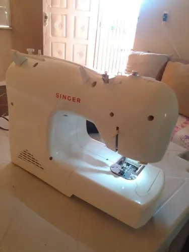 Máquina de costura Singer elétricas 200 reais 
