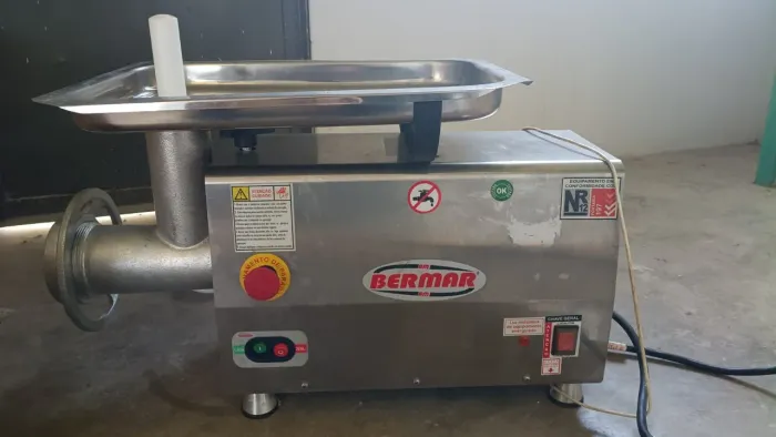 Vendo moedor de carne elétrico BERMAR