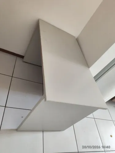 Mesa simples branca 