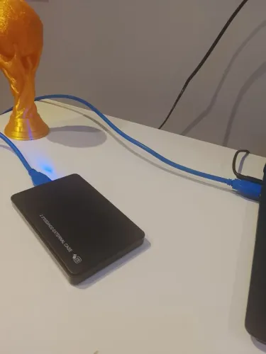 HD externo 1 TB Muito Novo 100% saúde e velocidade e com muitas séries e animes
