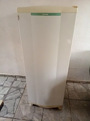 Vende se está geladeira Consul