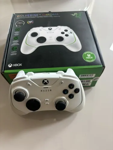 Controle Razer Wolverine V2 Chroma Branco - Xbox Series X|S e PC