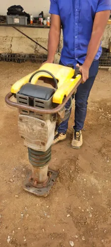 Compactador de solo (sapo)