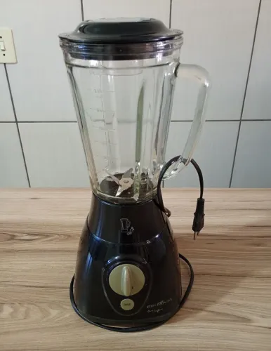 Liquidificador com copo de vidro